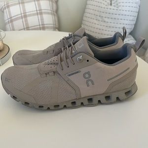 On Cloud Waterproof Running Shoes